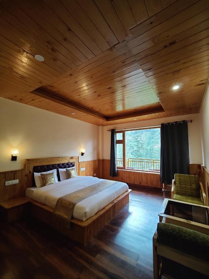 The Woodpecker Inn & Cafe, Jibhi Экстерьер фото