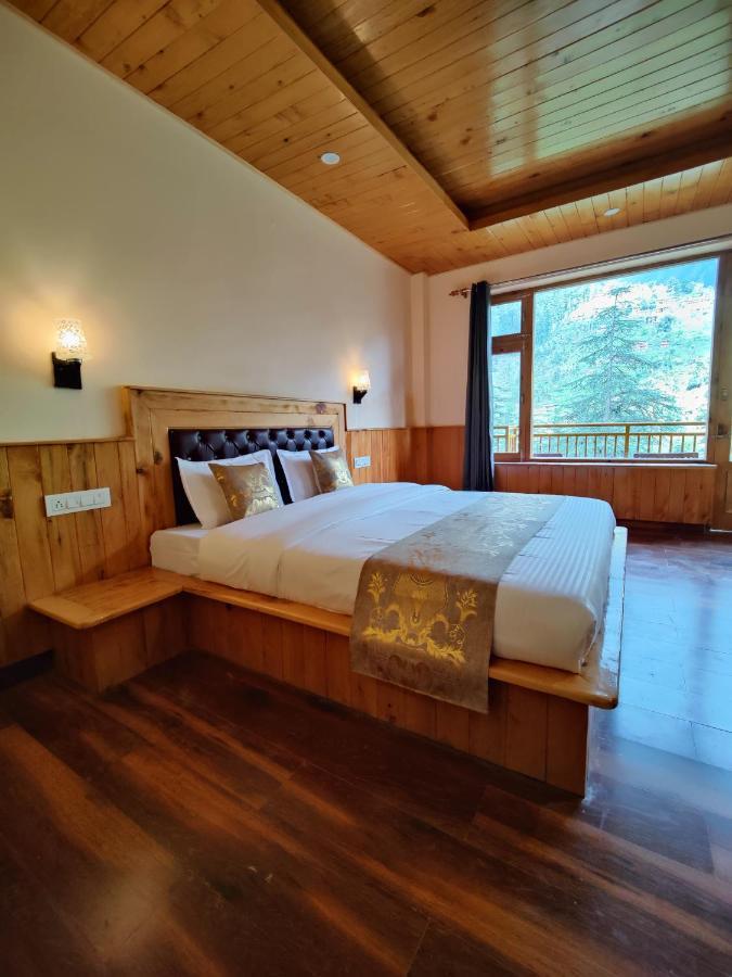The Woodpecker Inn & Cafe, Jibhi Экстерьер фото