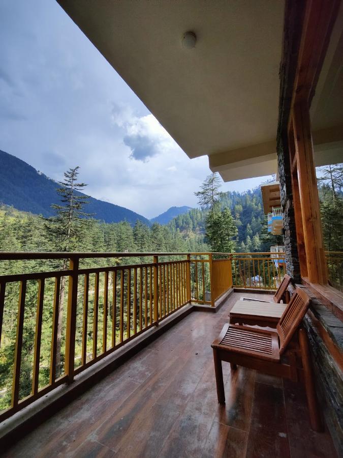 The Woodpecker Inn & Cafe, Jibhi Экстерьер фото