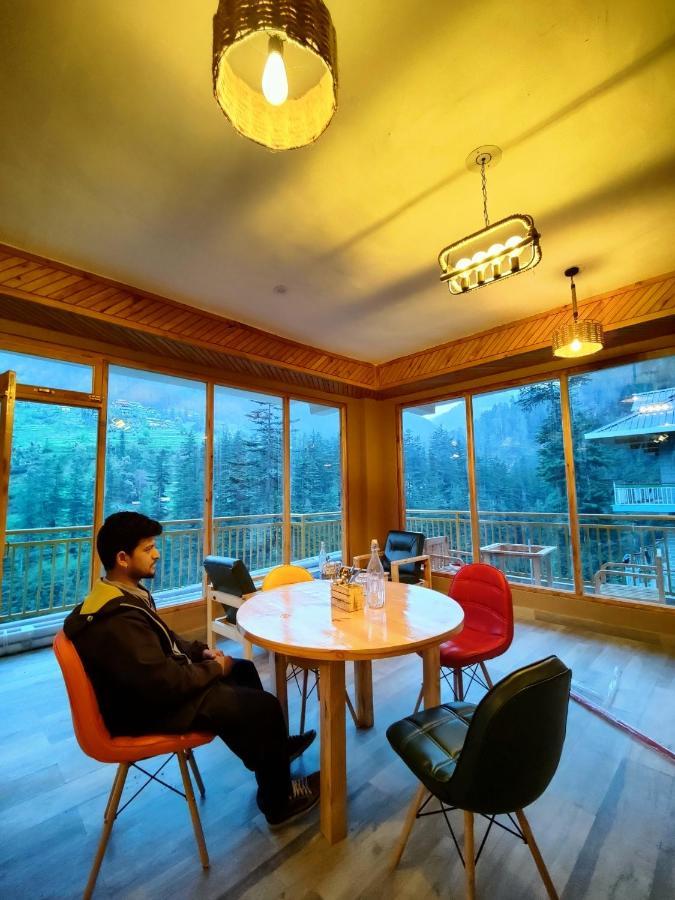 The Woodpecker Inn & Cafe, Jibhi Экстерьер фото