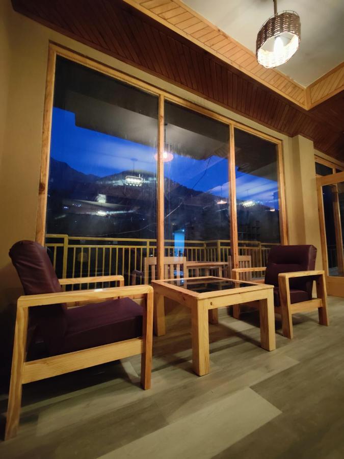 The Woodpecker Inn & Cafe, Jibhi Экстерьер фото