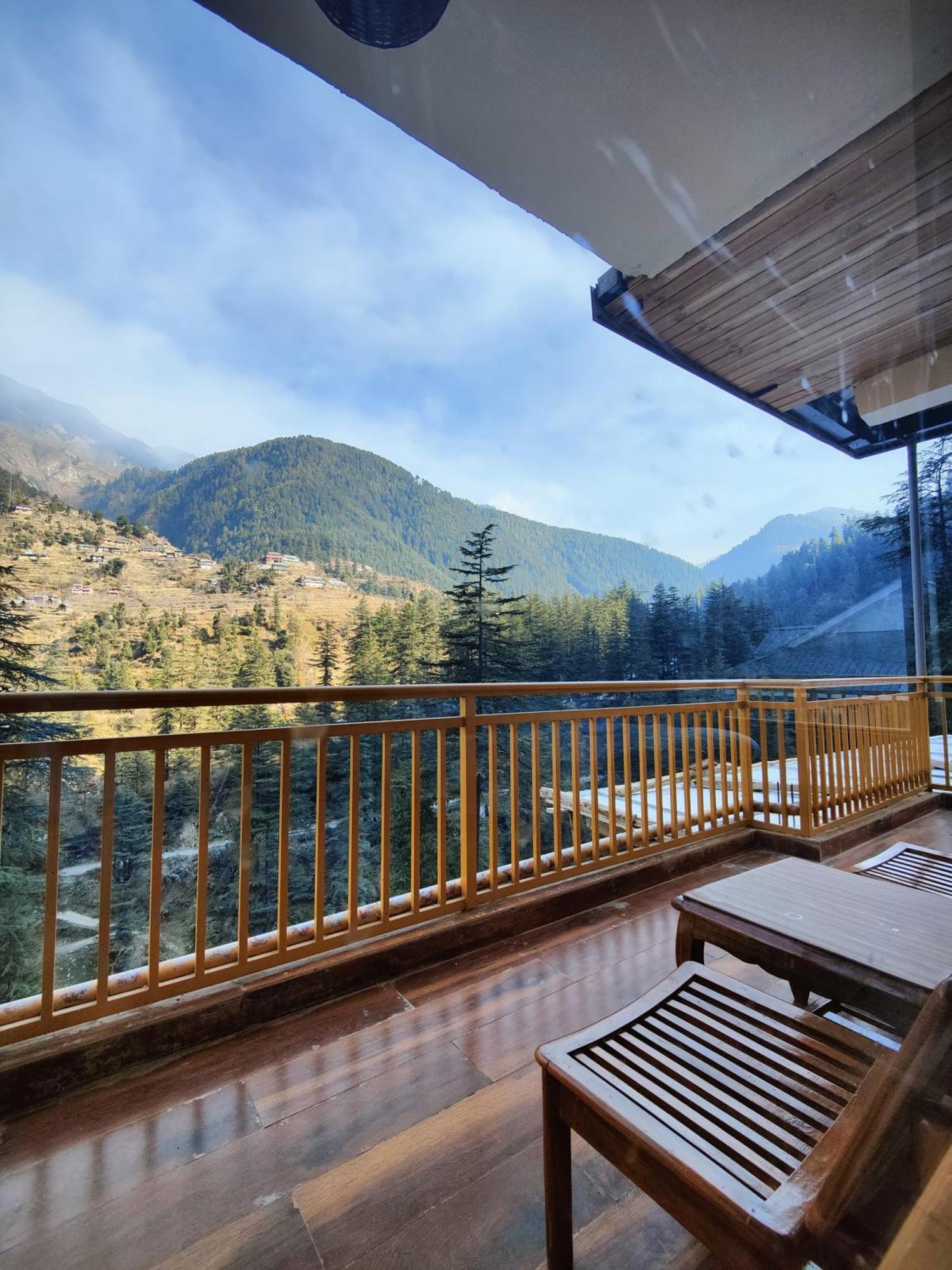 The Woodpecker Inn & Cafe, Jibhi Экстерьер фото