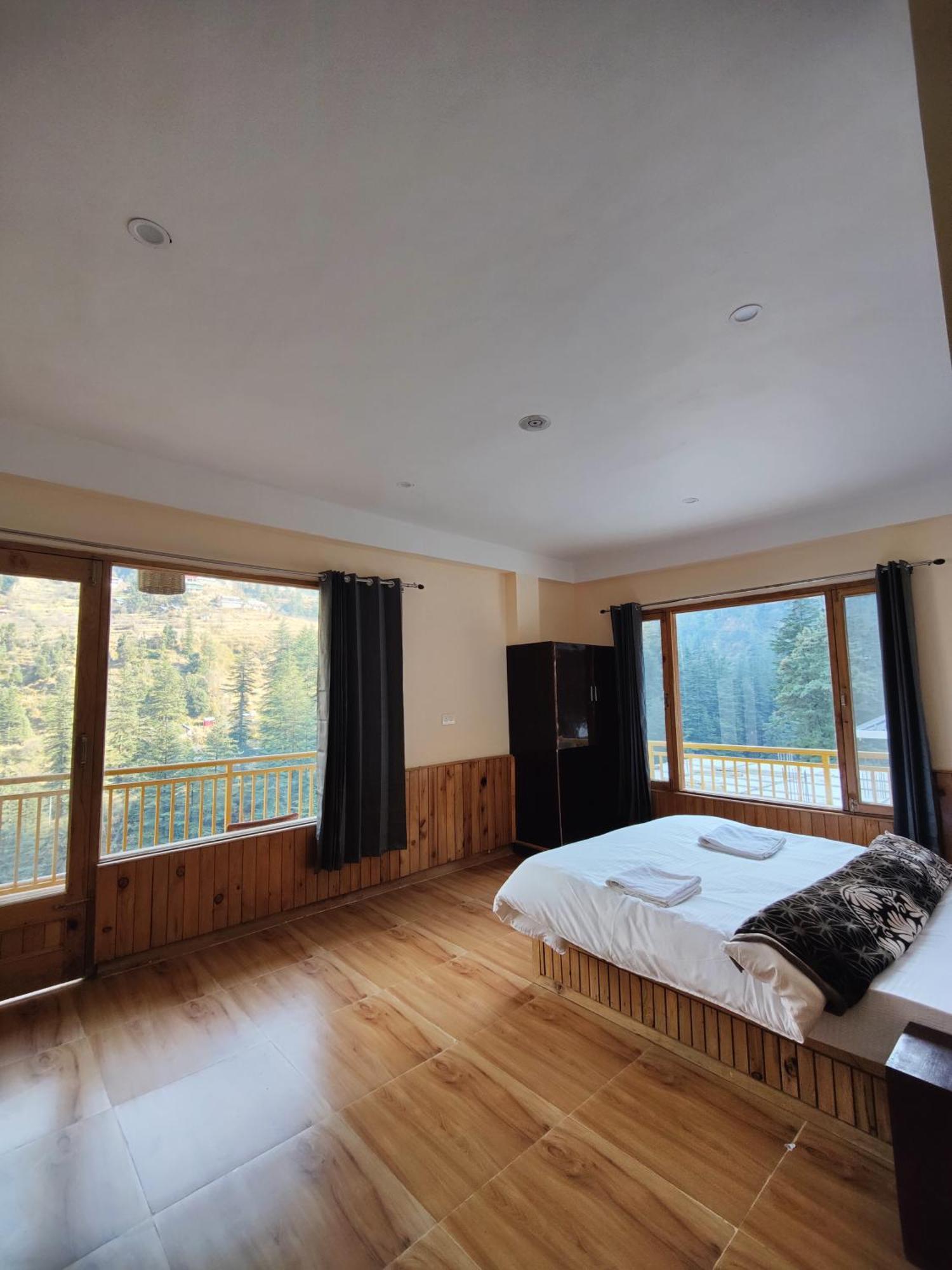 The Woodpecker Inn & Cafe, Jibhi Экстерьер фото