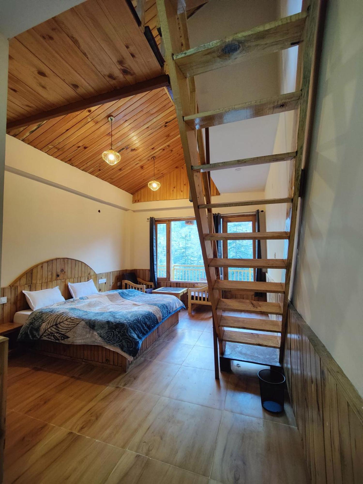 The Woodpecker Inn & Cafe, Jibhi Экстерьер фото